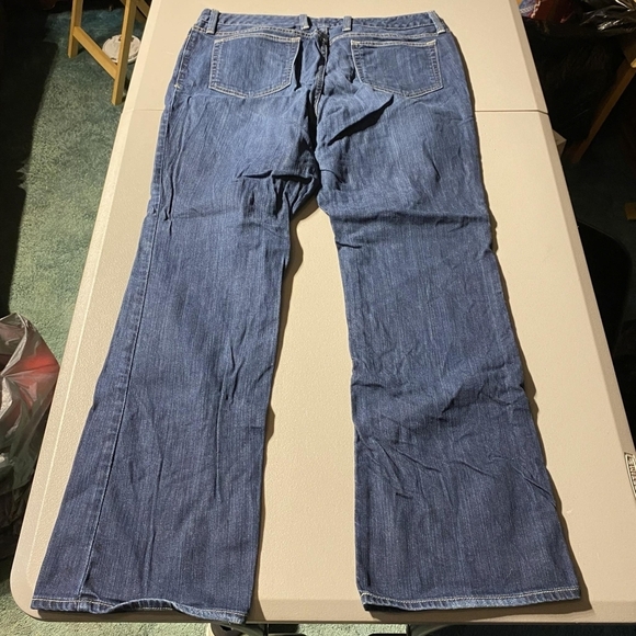 Eddie Bauer Woman's Size 14 Classic Barely Boot Medium Wash Blue Denim Jeans EUC - Picture 2 of 6